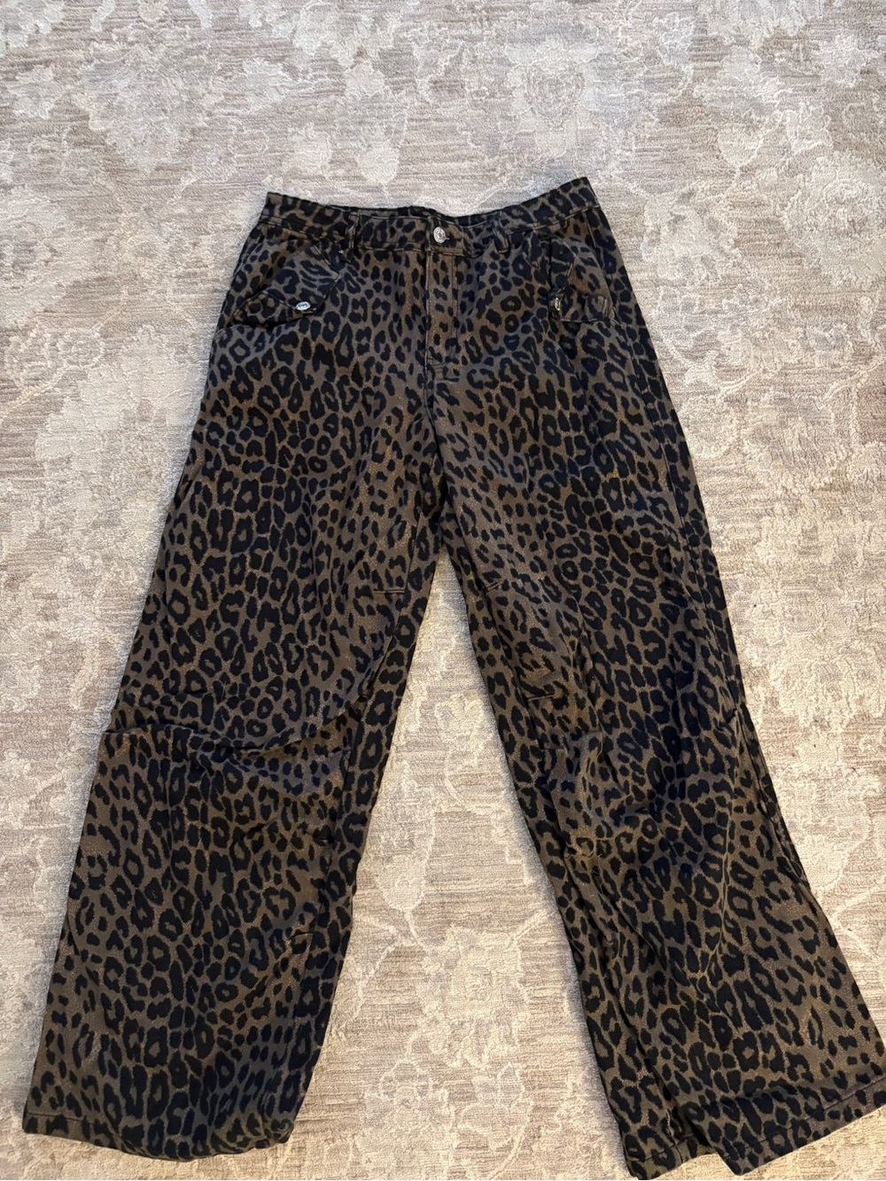 LEOPARD PRINT JEANS 🐆🍒🎱 - Picture 3 of 5